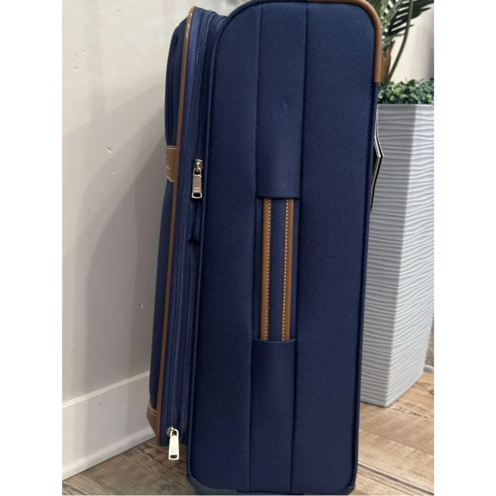 Tommy Hilfiger Luggage suitcase Logan Large Check-in Softside Spinner blue